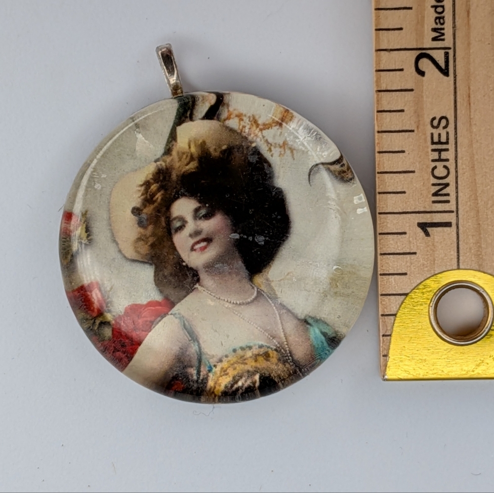 Vintage Pendant Cabochon Lady Cameo Portrait Romantic Cottagecore Goth Jewelry - Picture 5 of 5